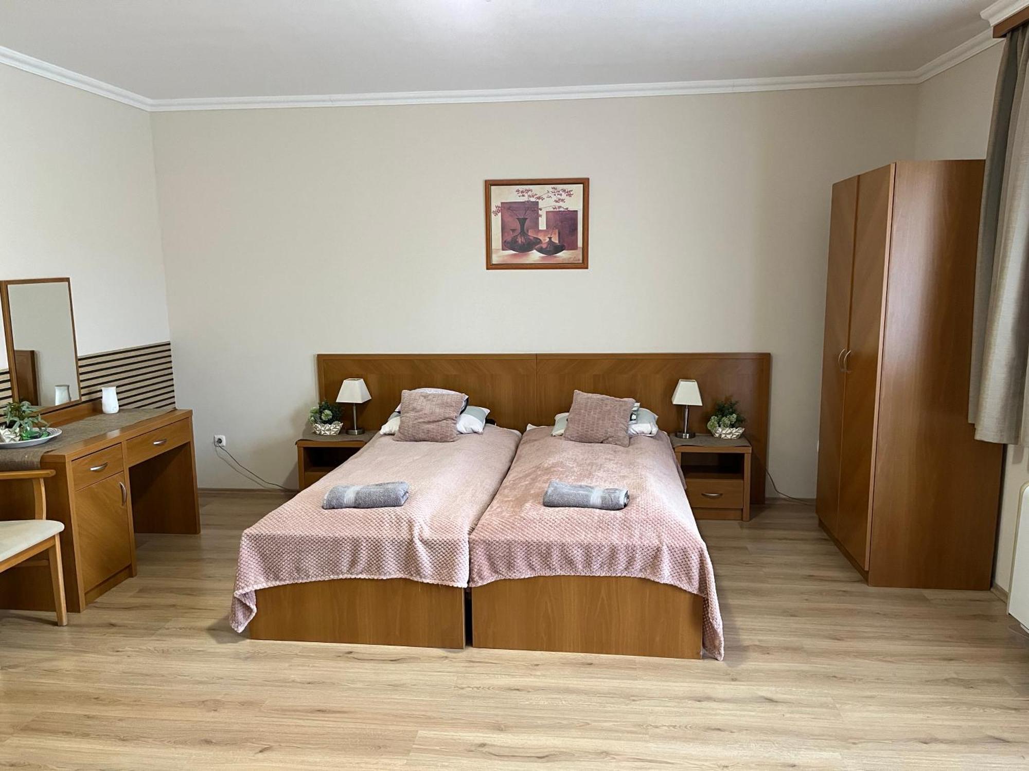 Brookforest Apartman Hajdúszoboszló Buitenkant foto